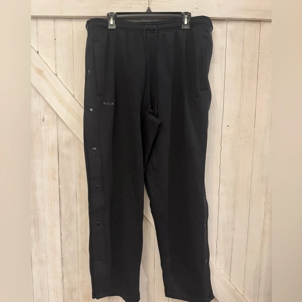 🔥 Nike LeBron Standard Issue Therma-FIT Tearaway Trousers – XL – Black – NWT
